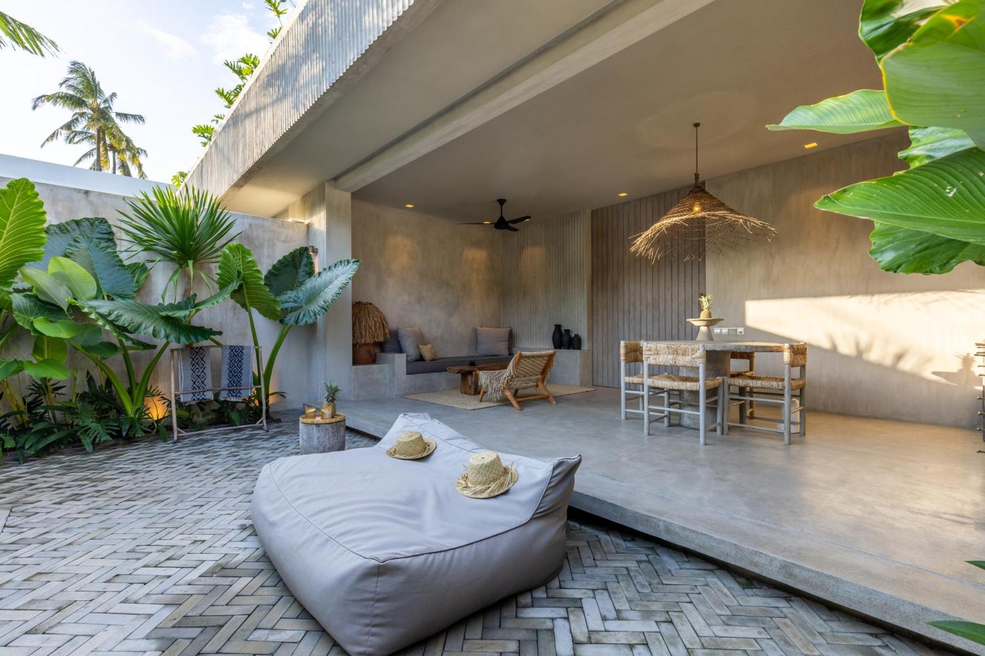 The Konkret Lombok Villa Kuta  Exterior photo